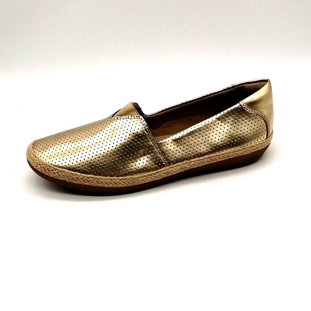 Clarks Womens Slip On Loafer Gold Perforated Flat Heel Almond Toe Elastic 7.5M